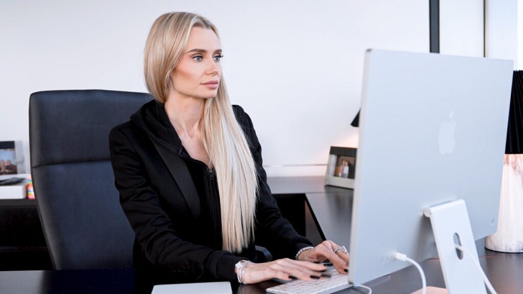 How to Use AI to Make Money, Save Time, and Be More Productive How to Use AI to Make Money, Save Time, and Be More Productive