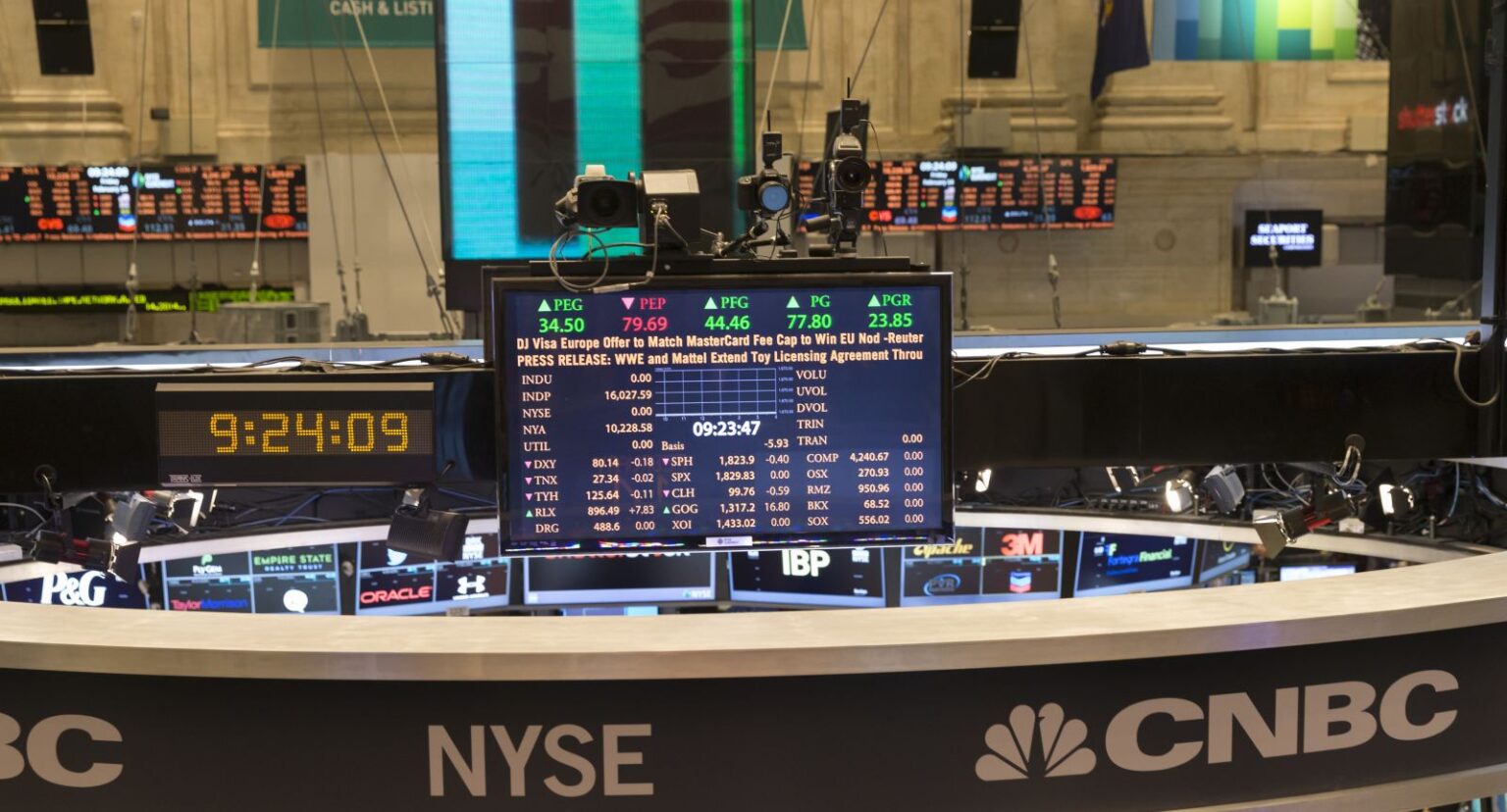 Stocks Settle Higher on Tech Earnings and Ceasefire Optimism
